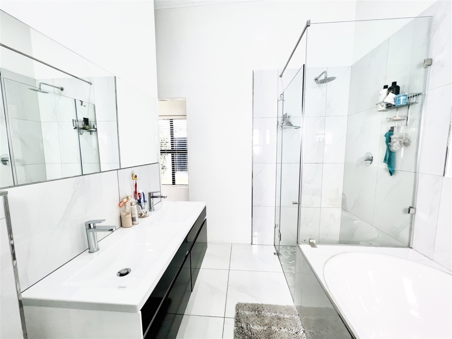 4 Bedroom Property for Sale in Mount Royal Golf Estate Western Cape